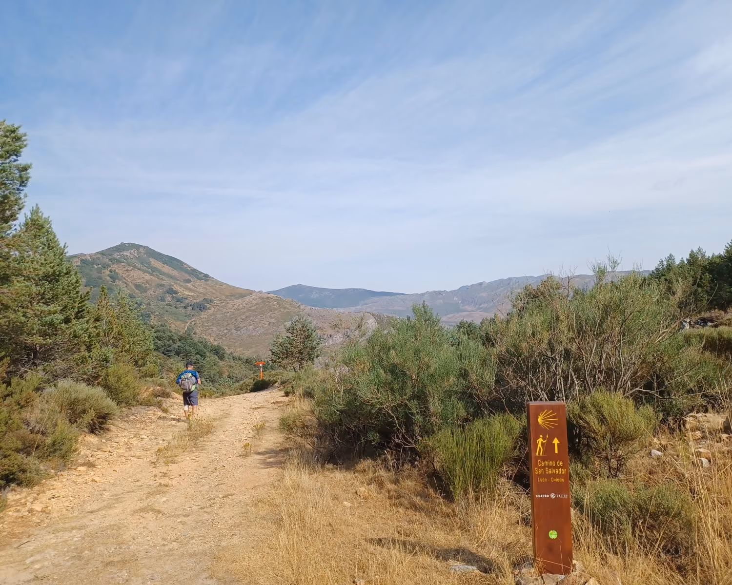 Sendero de montaña en el Camino de San Salvador